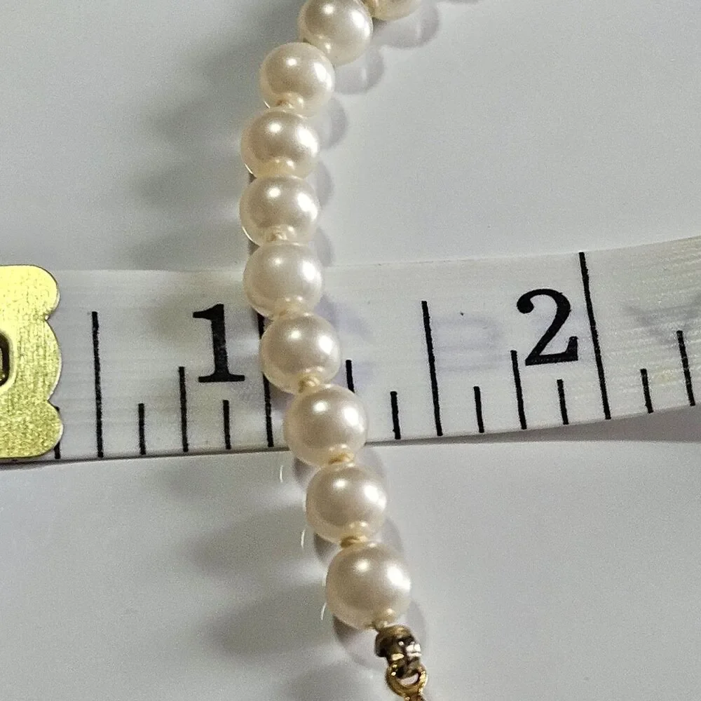 Vintage ROC Cream Colored Faux Pearl Bracelet 7